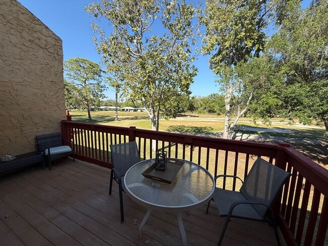 Building Photo - Beautiful 2BR/2BA Condo Centrally located in Sarasota!
