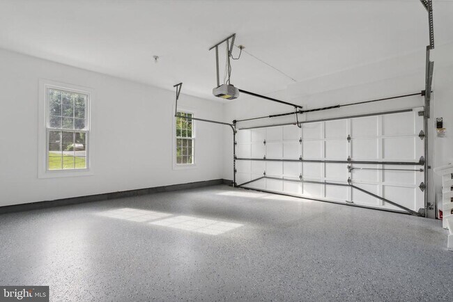 Building Photo - 10899 Woodland Falls Dr
