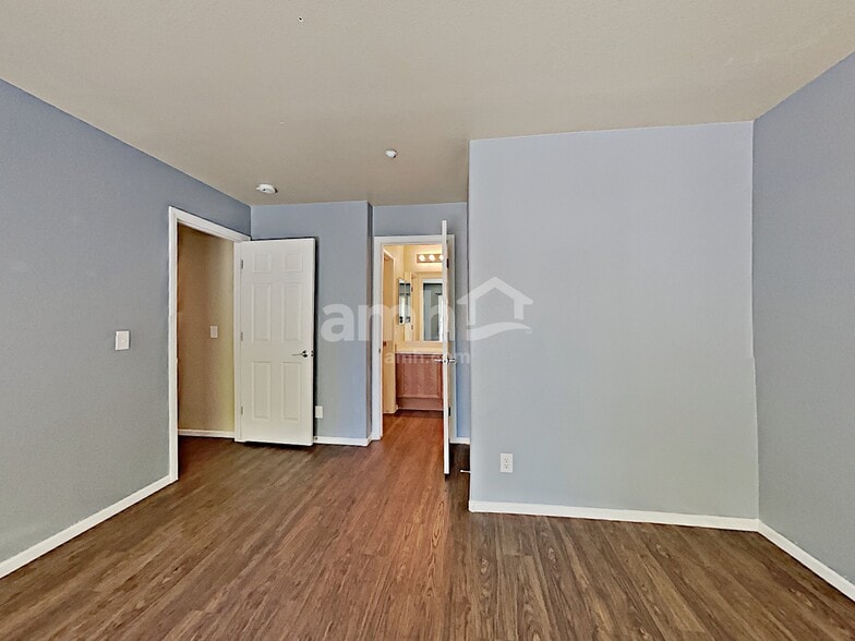 Building Photo - 9161 Desirable Ct