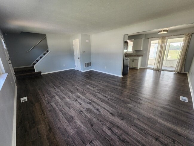 Building Photo - 292 Parkway Dr
