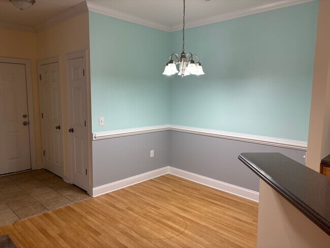Building Photo - 2073 Silvercrest Dr