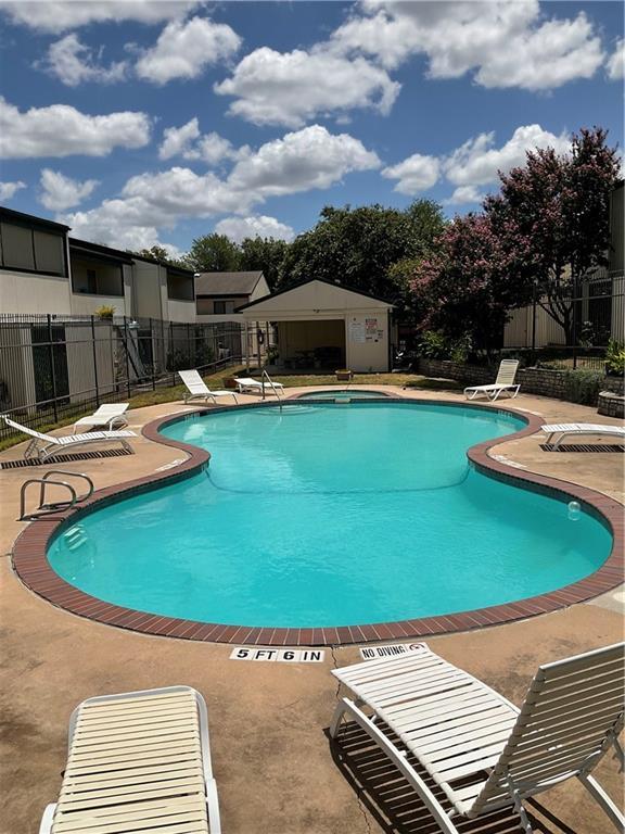 Building Photo - 6718 Silvermine Dr
