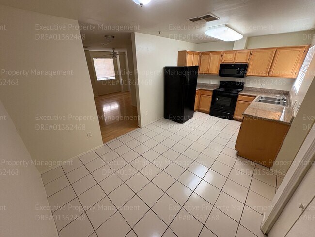 Building Photo - Glolden Valley Luxury Apartments Complex