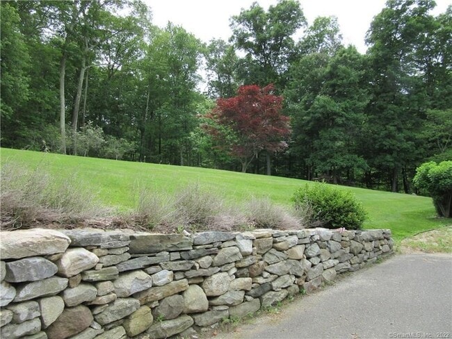 Building Photo - 18 Fox Run