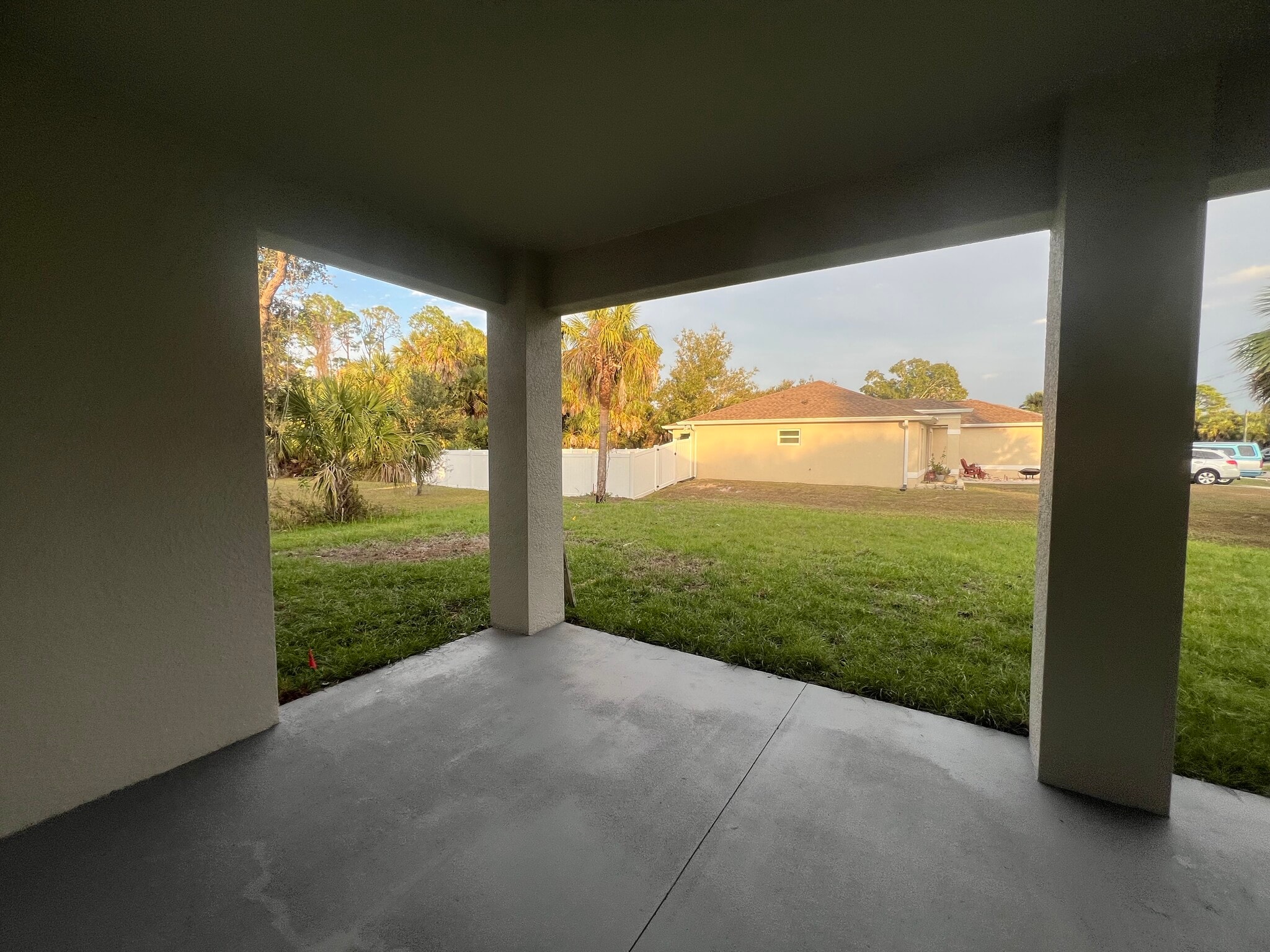 Building Photo - 1470 Henning St