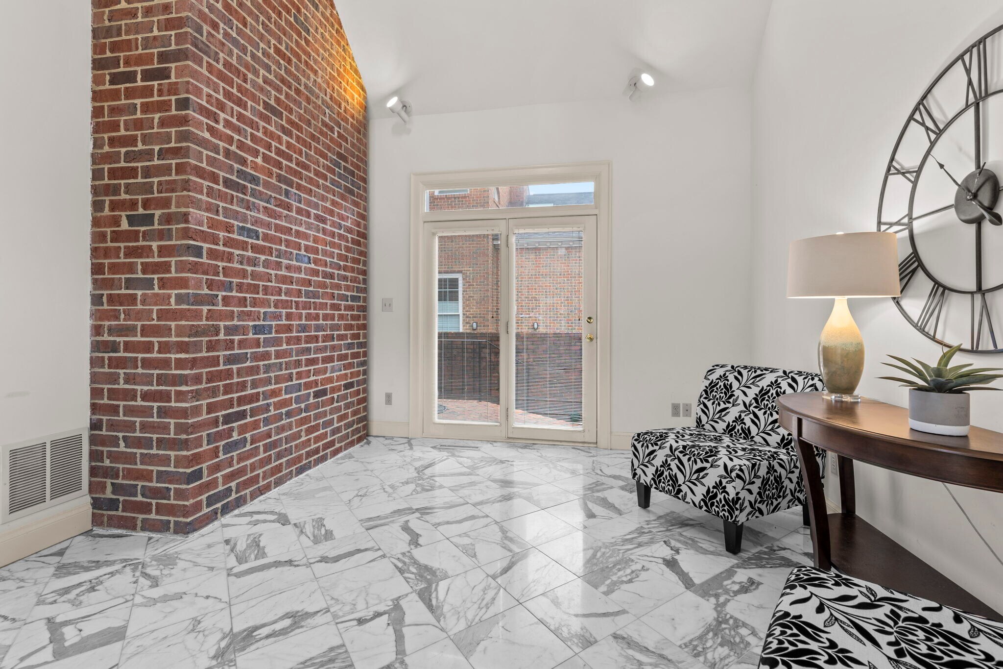 Building Photo - 325 Raleigh Ave