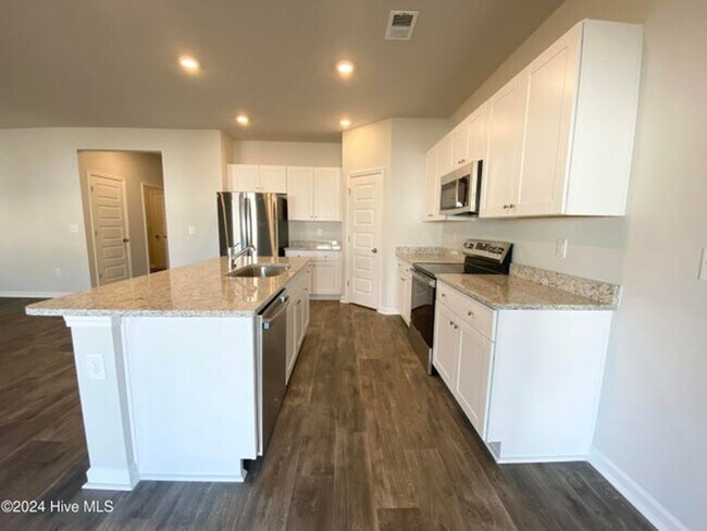 Building Photo - NEW PRICE REDUCTION!  LIKE NEW HOUSE!  DON'T MISS IT!