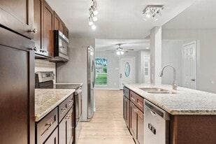 Building Photo - 12321 Ormandy St