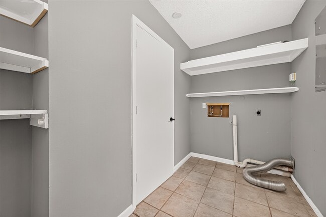 Building Photo - 19002 Mirror Lake Dr
