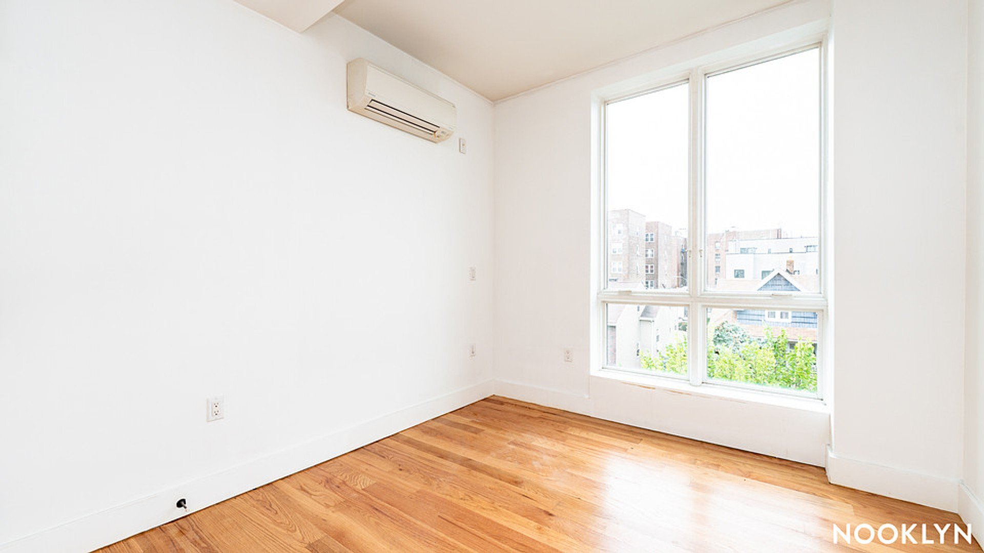 Building Photo - 19 E 31st St