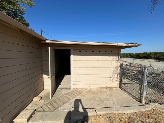 Building Photo - Private Showings Only! Charming Country Home Now Available!