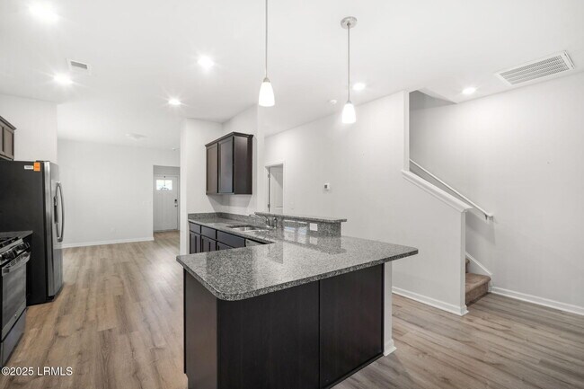 Building Photo - 98 Great Bend Dr