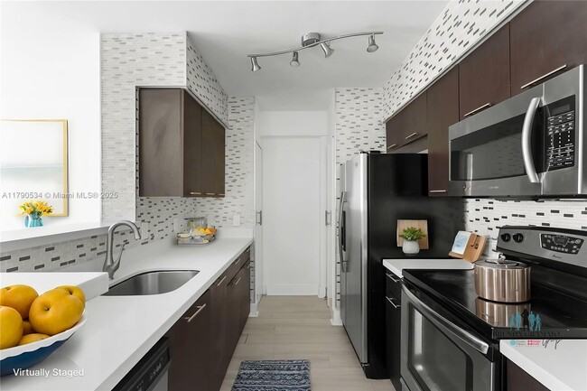 Building Photo - 1155 Brickell Bay Dr