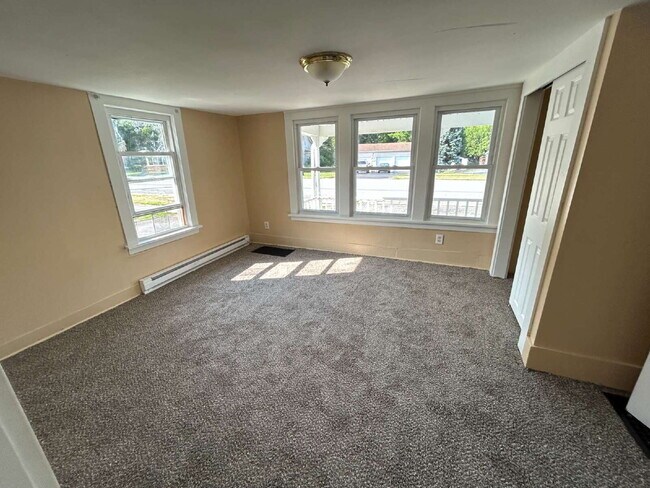 Building Photo - 2 Bedroom Apartment in Caledonia - Available Immediately