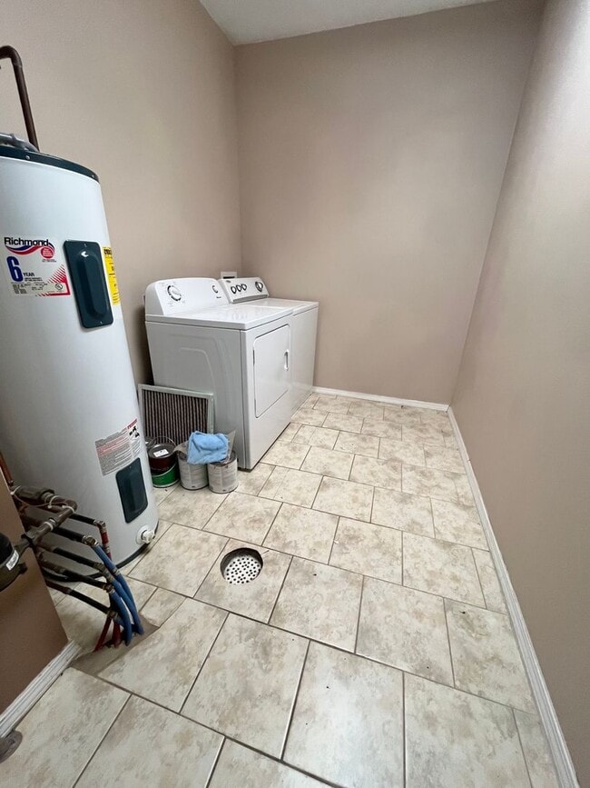 Building Photo - 2 Bedroom Twinhome For Rent in Lennox, SD!!