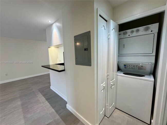 Building Photo - 15639 SW 73rd Cir Terrace