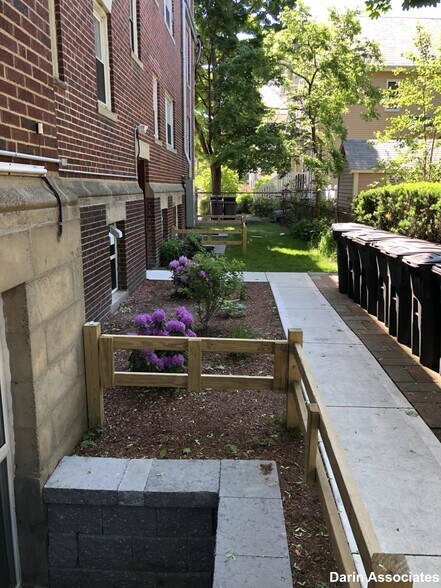 Building Photo - 38 Day St