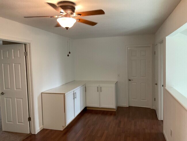 Building Photo - 354 Hazelnut Ln