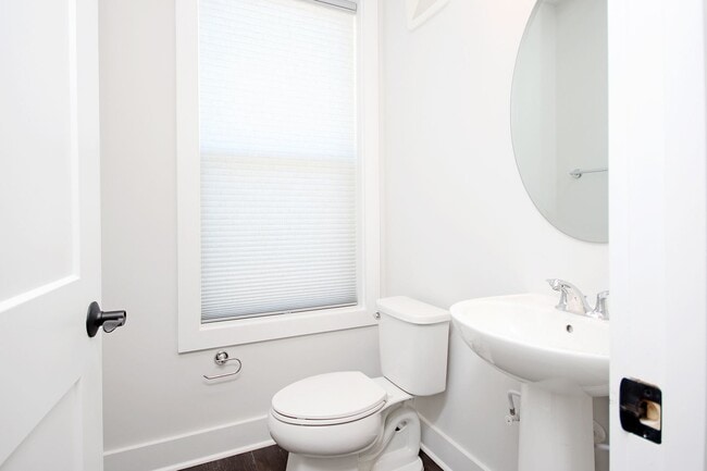 Building Photo - Spacious Brookhill Commons Townhome-Style Condo With Garage