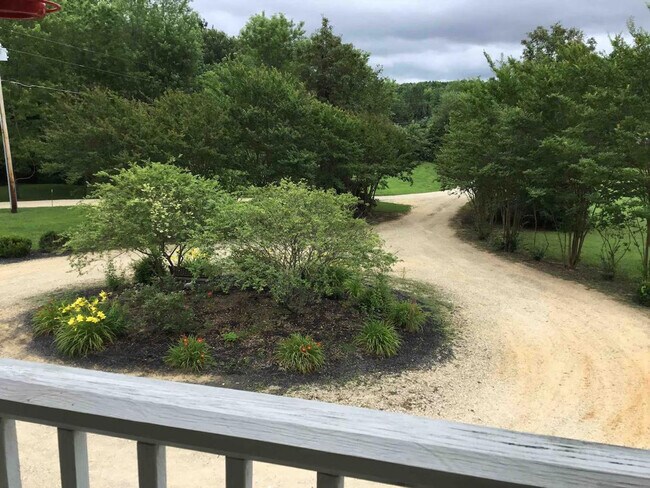 Building Photo - 176 Schools Dr