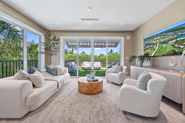 Building Photo - 245 Everglade Ave