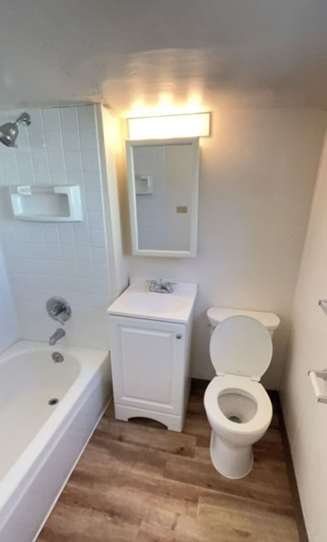 Building Photo - SMALL COTTAGE LIKE HOME IN DESIRABLE WEST ...