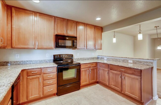 Building Photo - Spacious 3-Bed, 2.5-Bath Townhouse in Waln...