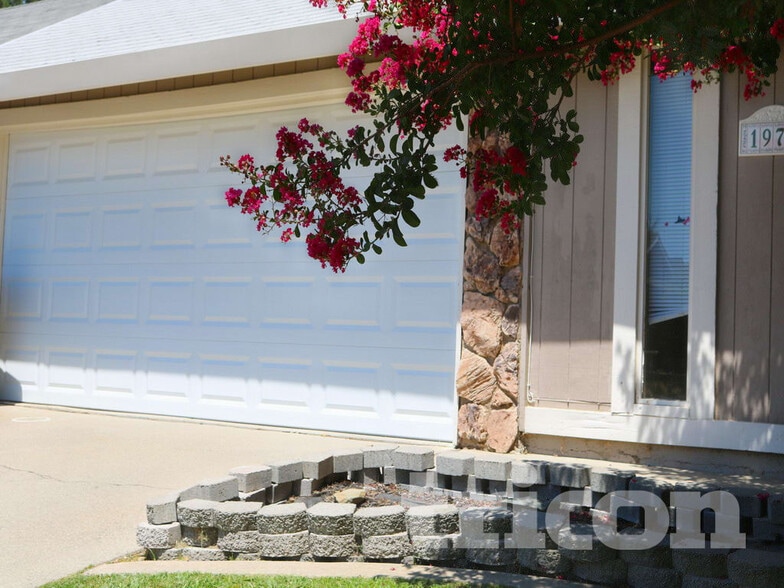 Building Photo - 1971 Inglis Way