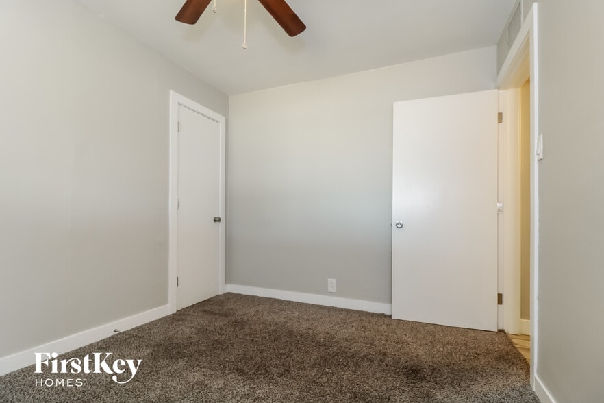 Building Photo - 3605 W San Miguel Ave