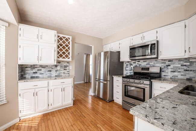 Building Photo - 4931 Leybourne Dr