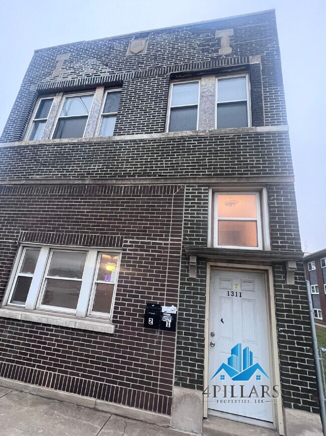 Building Photo - "Charming 3-Bed Gem in East Chicago – Spacious 1066 Sq Ft Retreat!"