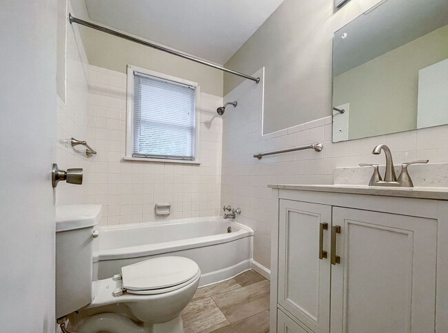 Building Photo - Portland Duplex