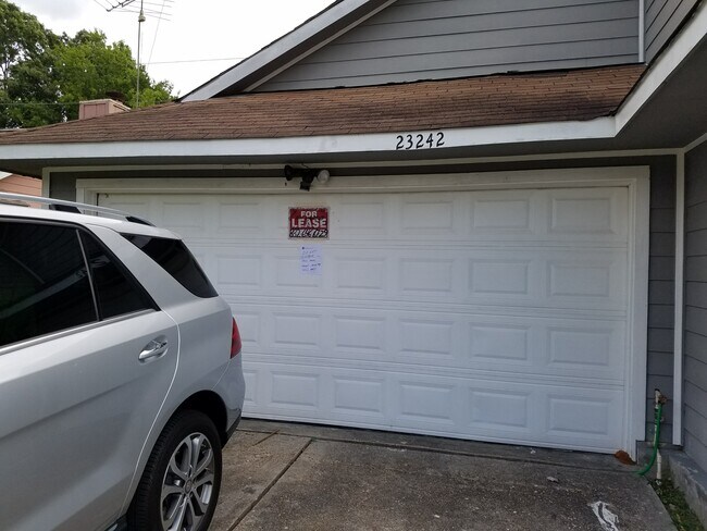 2 CAR GARAGE - 23242 Pebworth Pl