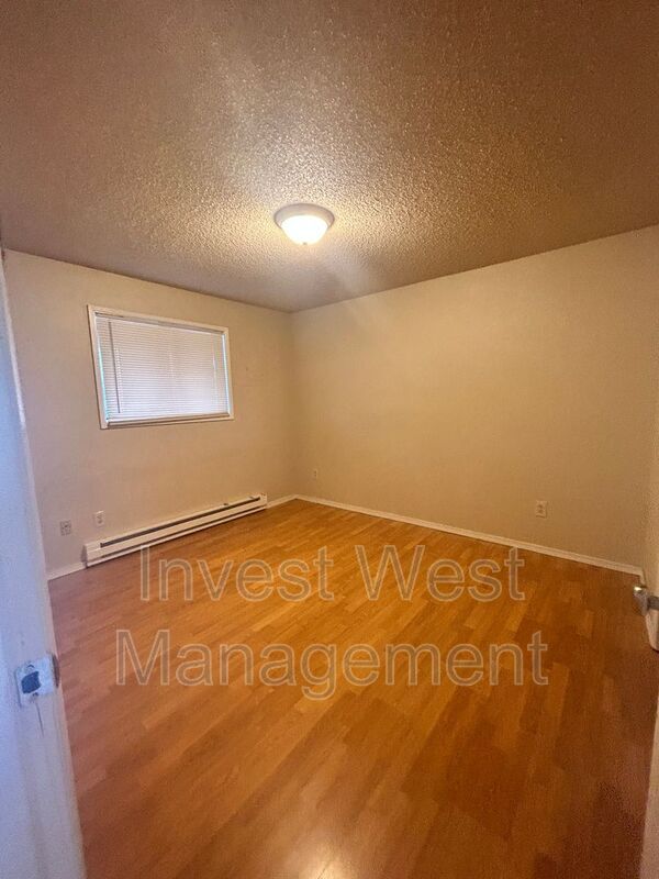 Building Photo - 8402 NE 8th Way
