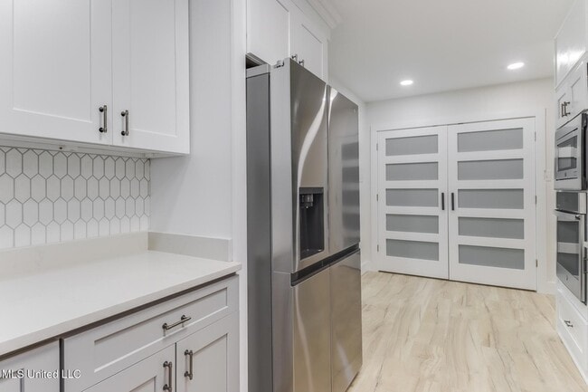 Building Photo - 175 St Charles Ave