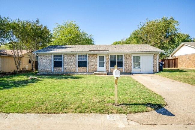 Building Photo - 509 Woodford Ln