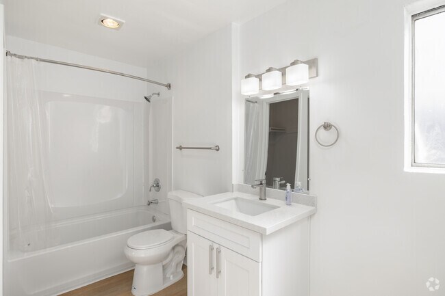 1BR, 1BA - 560SF - Bathroom - Terre at 1037 Peach