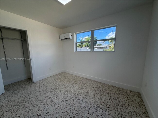 Building Photo - 2784 SW 31st Pl