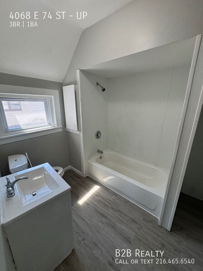 Building Photo - 4068 E 74th St