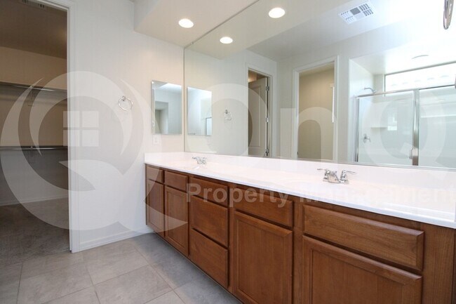 Building Photo - 5866 N 86th Ln