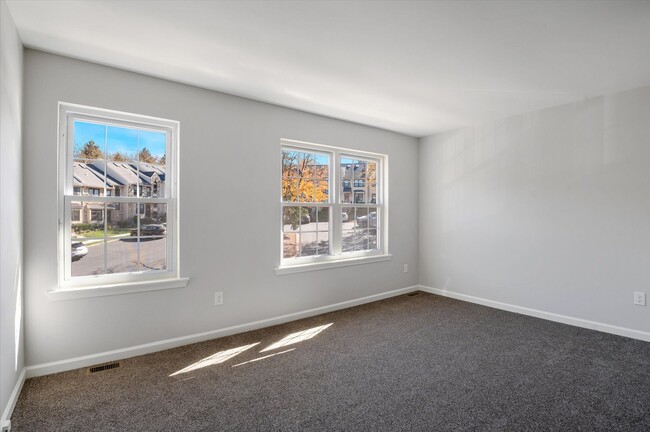 Building Photo - Fully Renovated 3B/2.5B Townhome in West C...