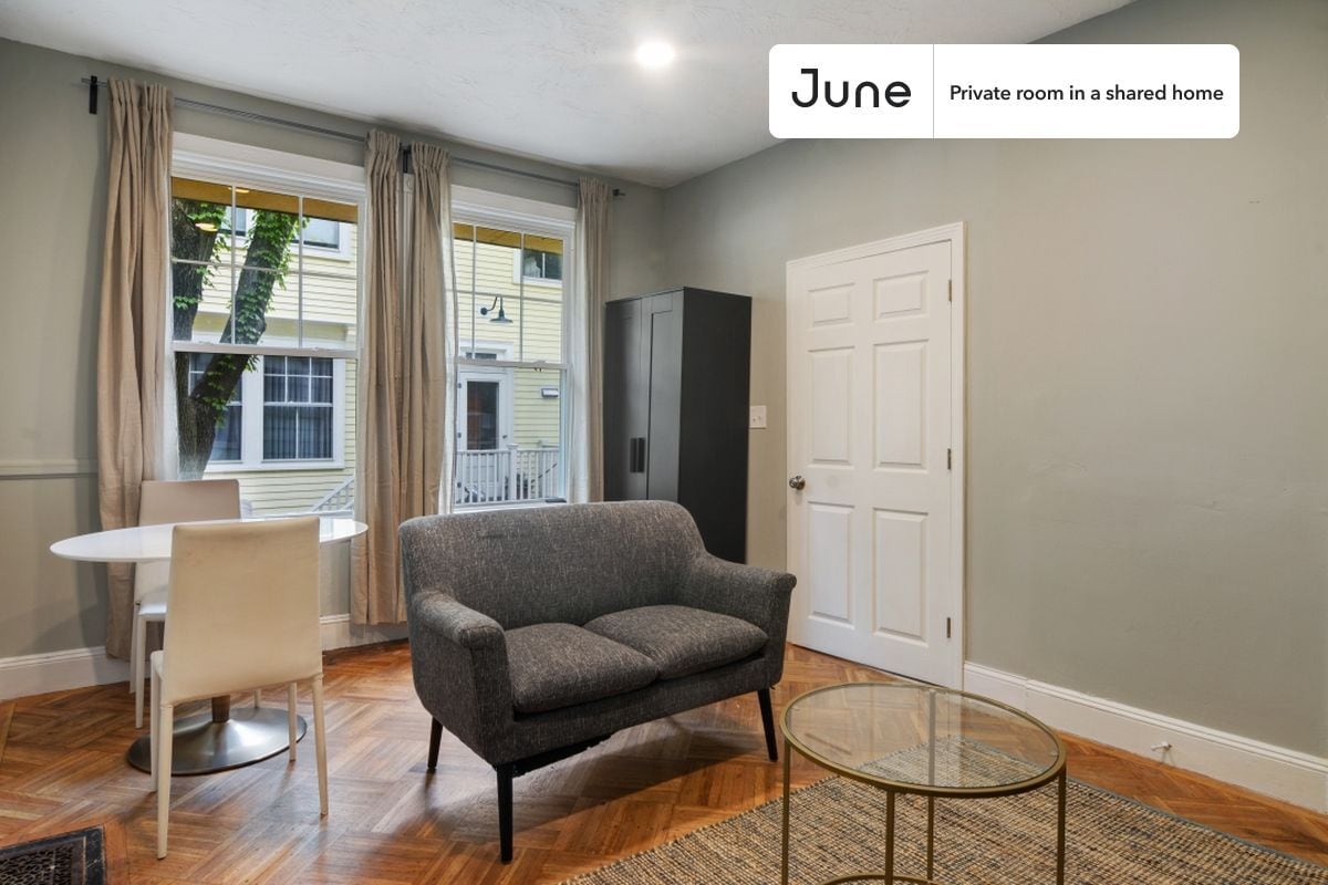 Building Photo - Room in Shared 7 bed/2.5 bath home