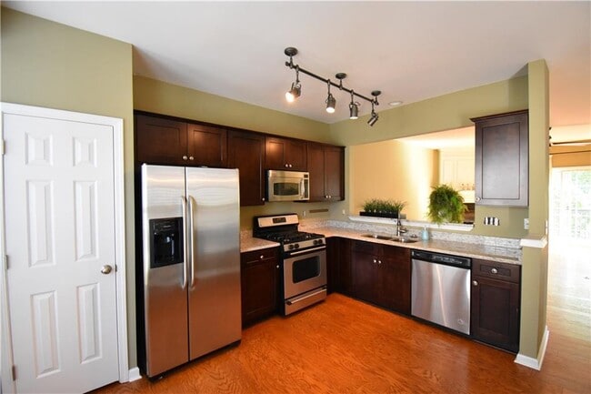 Building Photo - 1002 Thornborough Dr