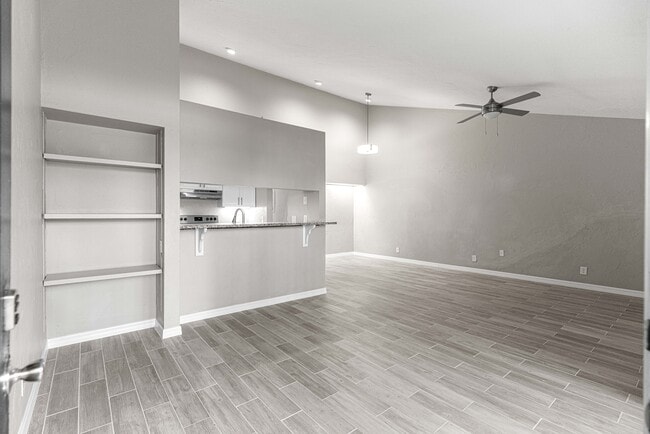 Building Photo - 4151 SE 22nd Ave