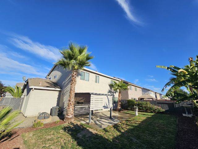 Building Photo - 5620 Bloom Dr