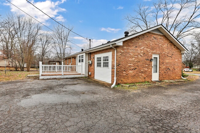 Building Photo - 134 Dave Dr