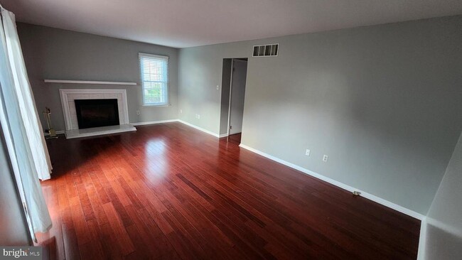 Building Photo - 500 Stratford Ct