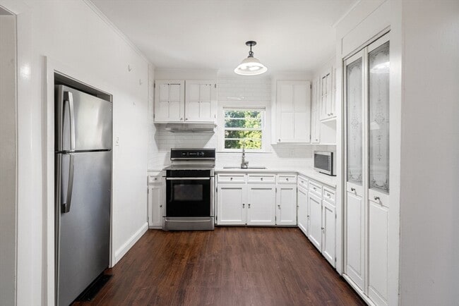 Building Photo - 42 Pinehurst Ave