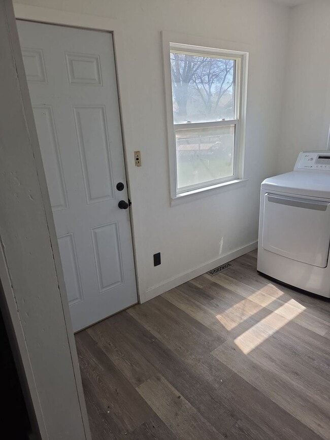 Building Photo - Newly Upgraded 2-Bedroom Home Available Now!