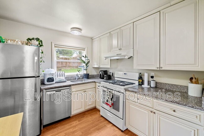 Building Photo - 1213 Gladstone Dr